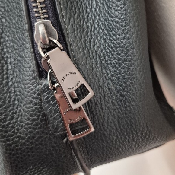 Coach Charlie Carryall *Missing Full Coach Logo - Picture 11 of 16